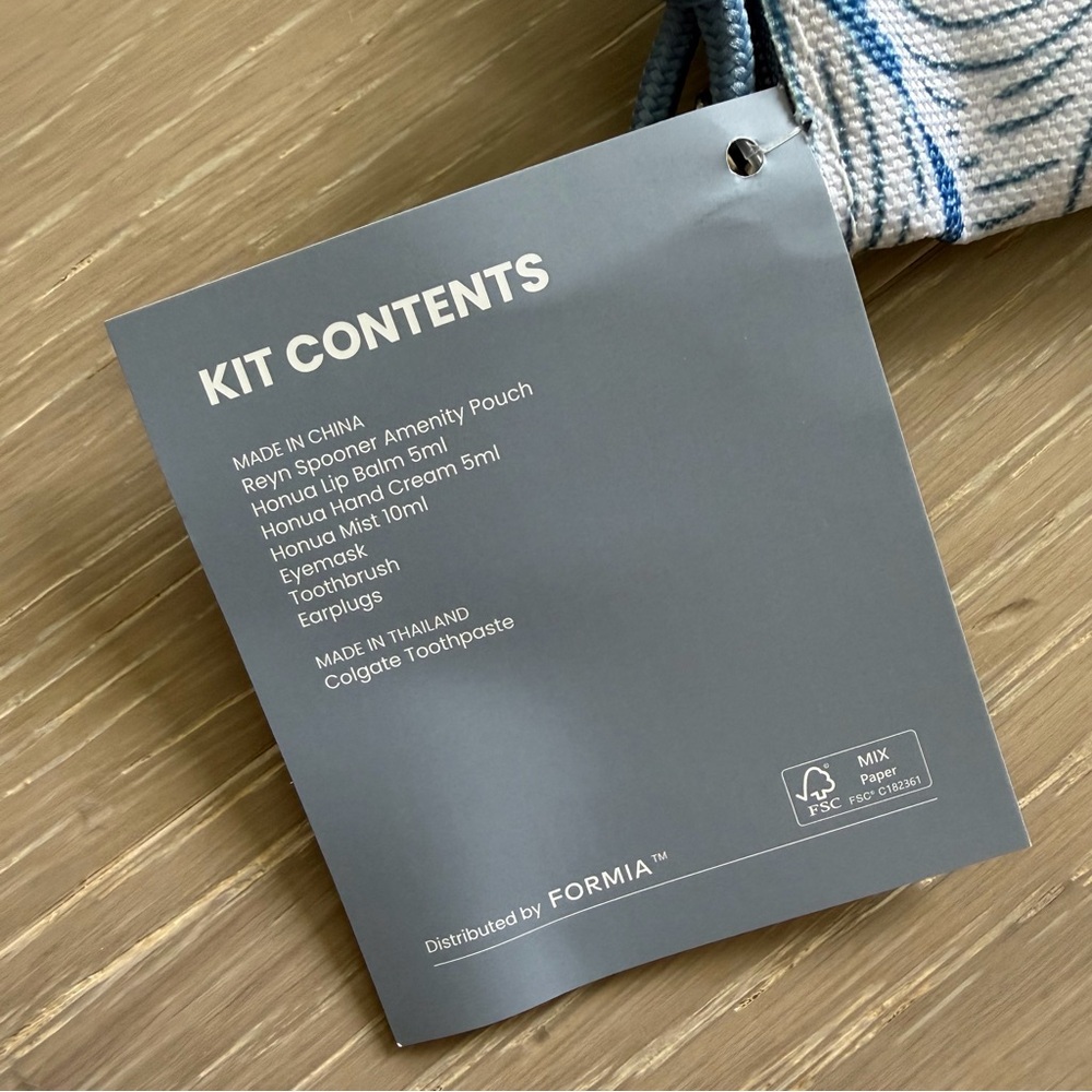 HAWAII EXCLUSIVE United Reyn Spooner amenity kit - Picture 3 of 3
